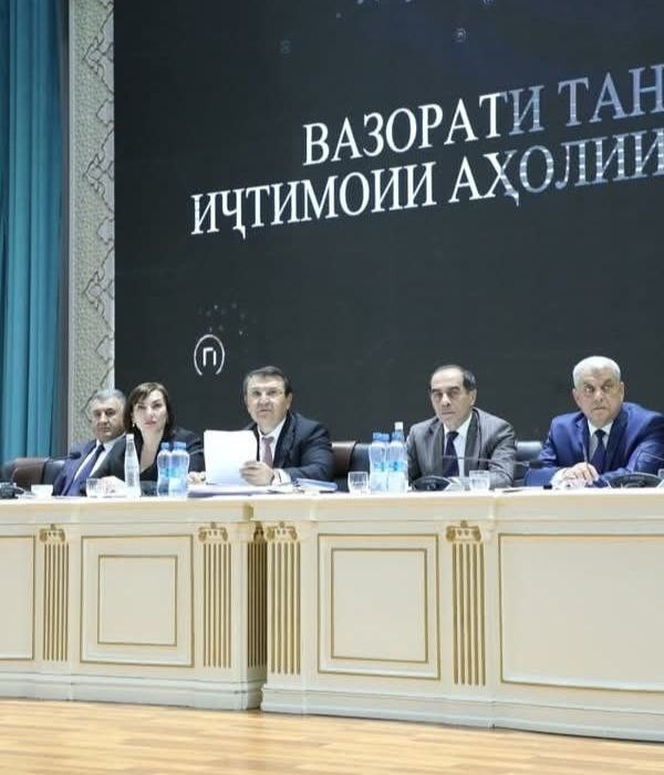 Тандурустӣ: Омӯзишу таҷрибагирии 192 мутахассиси соҳа дар хориҷи кишвар