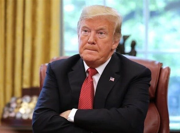 Кохи сафед: Трамп ба норасоии музмини варидӣ мубтало шудааст