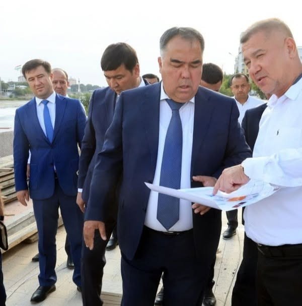 Раджаб Ахмадзода проверил ход строительства социальных объектов в Худжанде 