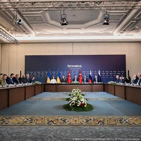 Россия и Украина завершили третий раунд переговоров в Стамбуле