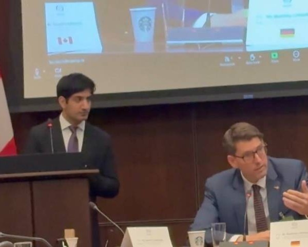Олмон: Қабули дипломатҳои Толибон маънои расмият бахшидани ҳукумати онҳоро надорад