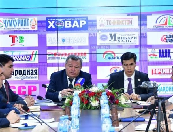 Муҳлати таҳсили кадом ихтисосҳо дар коллеҷҳо як сол кам мешавад?