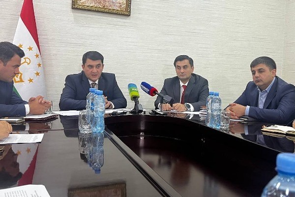Таджикская продукция за 6 месяцев была презентована зарубежом 12 раз 