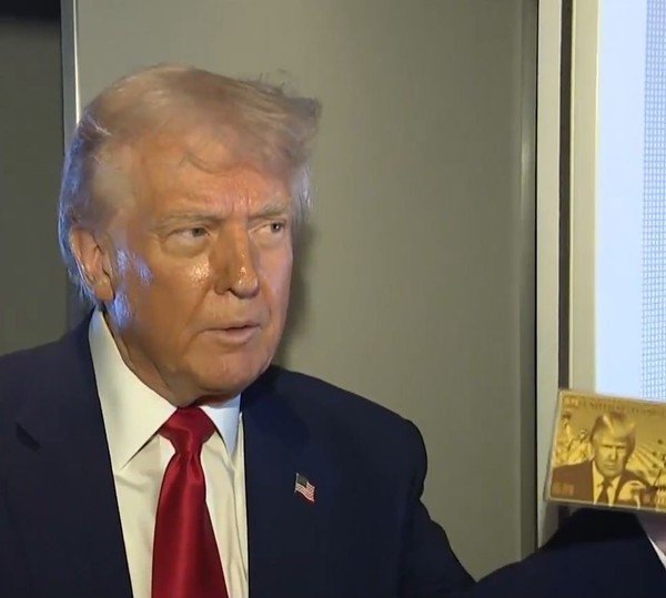 Трамп ввел 25-процентные пошлины на товары из Казахстана 