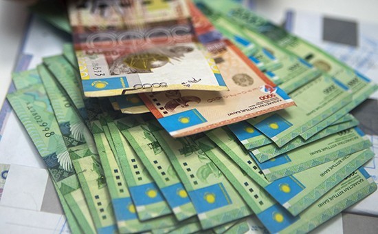 Арзиши тангаи Қазоқистон дар баробари доллар поин рафт
