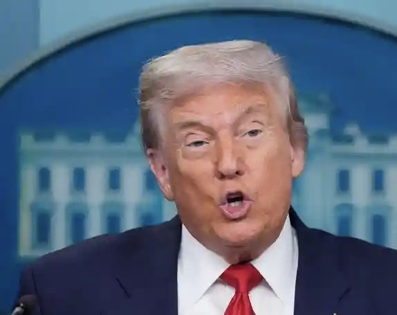 Трамп отложил введение пошлин на китайские товары  