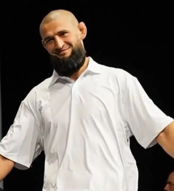 Ҳамзат Чимаев чемпиони нави UFC дар вазни миёна гардид