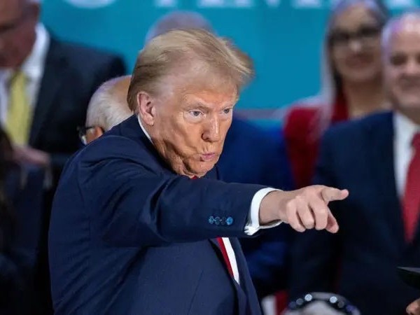 Трамп ба дастони аврупоиҳо оби сард рехт