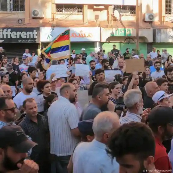В Сирии протестующие развернули флаги Израиля и потребовали автономии 