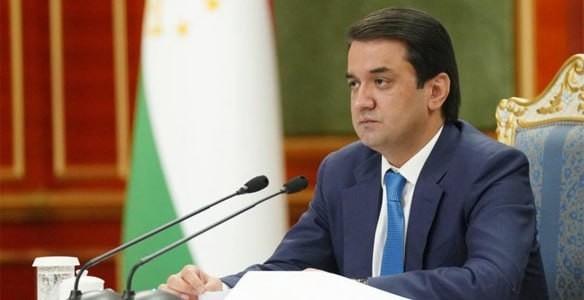 Рустами Эмомалӣ: “Ҳангоми баррасии парвандаҳо судяҳо ба кашолкорӣ роҳ медиҳанд”