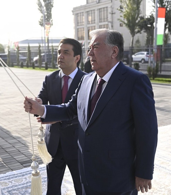 Ифтитоҳи мактаби наву замонавӣ дар Душанбе