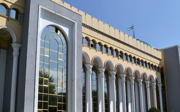 Пас аз вокуниши Ӯзбекистон Толибон ҳайкали Алишер Навоиро бозсозӣ мекунанд