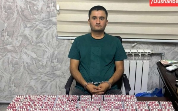 В Душанбе арестовали мужчину при попытке сбыта психотропных таблеток 