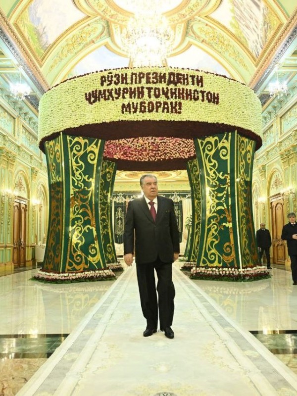 “Барои шиносоӣ бо вазъи зиндагии мардум”. Президенти кишвар ба Суғд сафар карданд