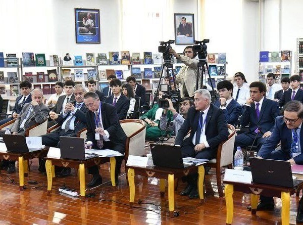 Ғолибони Озмуни ҷумҳуриявии «Фурӯғи субҳи доноӣ китоб аст» қадрдонӣ мешаванд