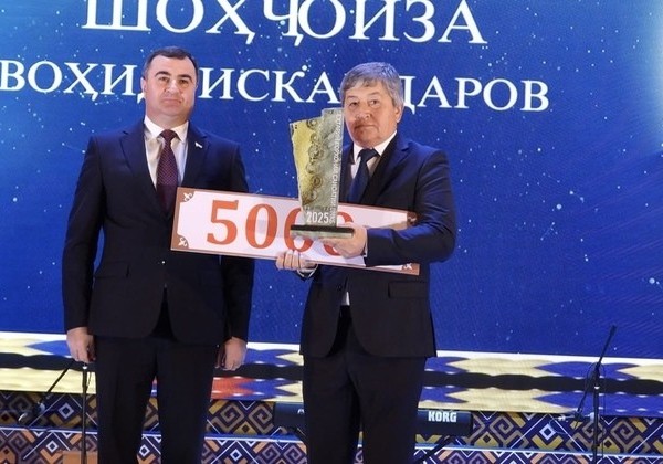 В ГБАО наградили представителей промышленности, туризма и пчеловодства