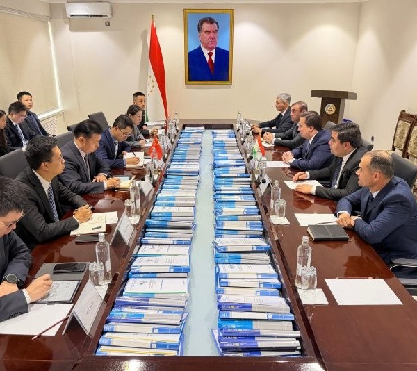 В Таджикистане рассматривают закупку китайских самолетов COMAC