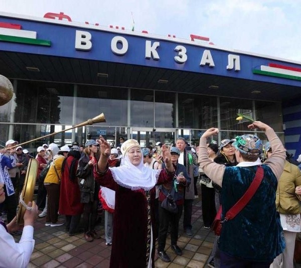Туристический поезд «Шелковый путь» впервые прибыл в Душанбе