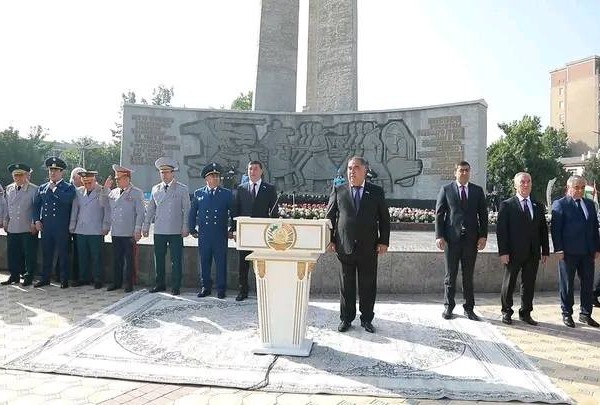 В Худжанде почтили память погибших в Великой Отечественной войне 