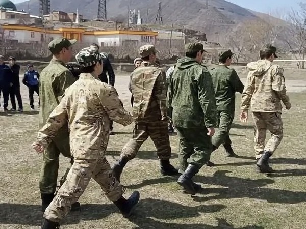 В Хороге прошли военно-спортивные соревнования «Шафак» для старшеклассников