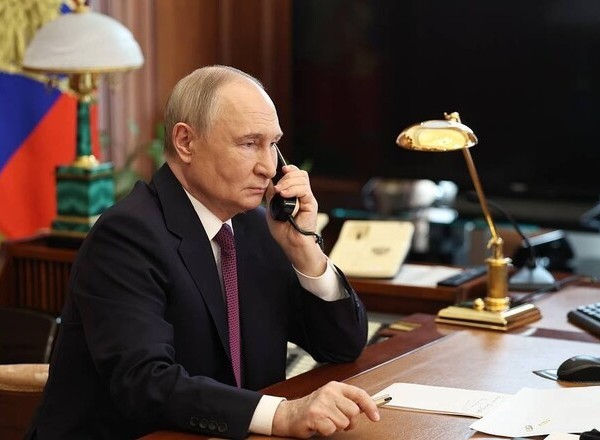 Владимир Путин ва раиси Иморот дар бораи буҳрони Ховари Миёна гуфтугӯ карданд