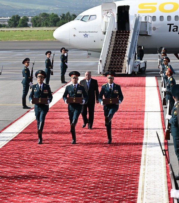 Прах Героев Таджикистана Нусратулло Махсума, Шириншо Шохтемура и Нисора Мухаммада перезахоронили в Душанбе