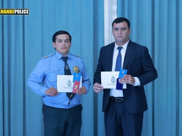 В Душанбе сотрудники ГАИ спасли девушку от суицида 