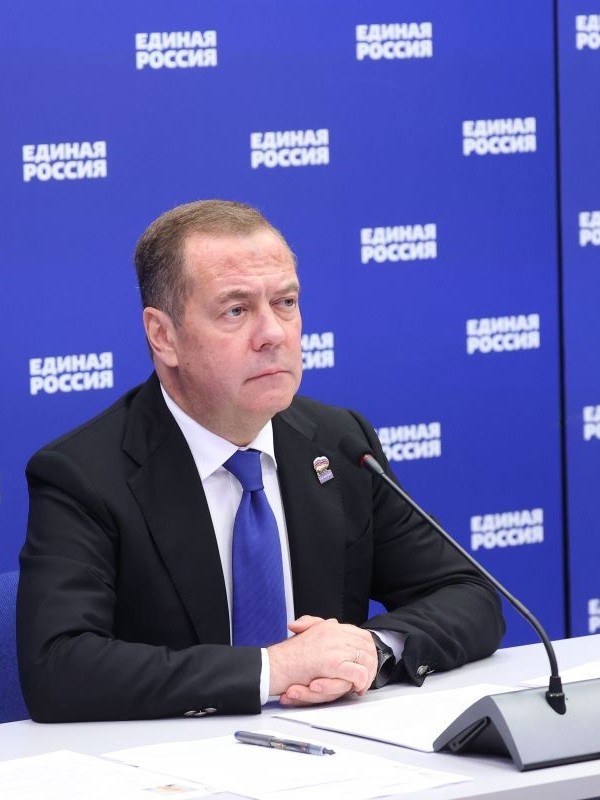 Медведев: “Кишварҳои аврупоӣ мустақиман дар ҷанг бо Русия ширкат доранд”