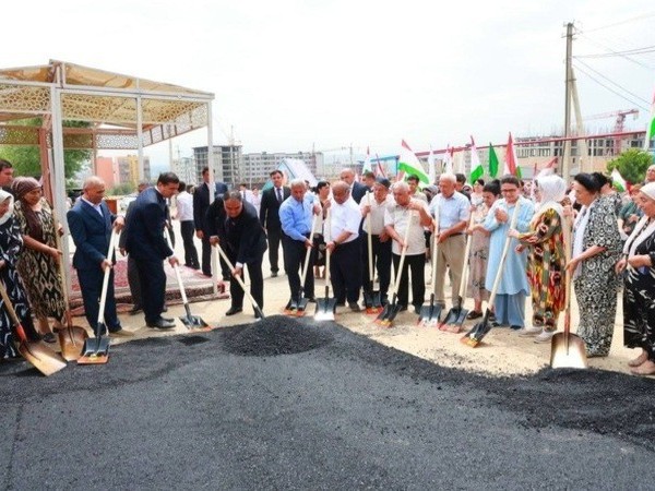 В Худжанде начали асфальтировать улицу Бахрома Фируза 