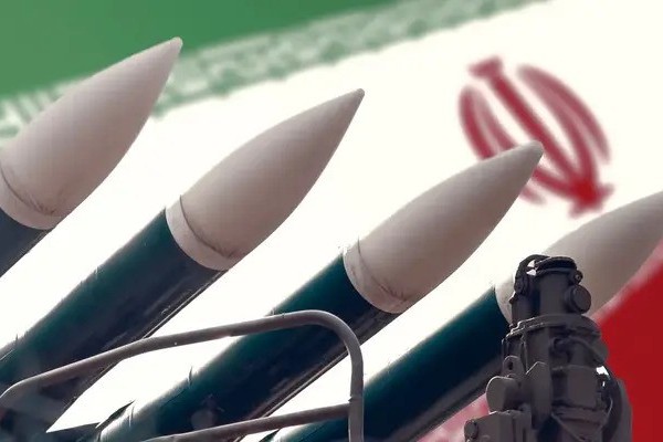 Иран нанес удары по военным целям на севере Израиля