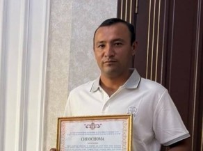 В Хатлоне наградили водителя, предотвратившего пожар возле АЗС