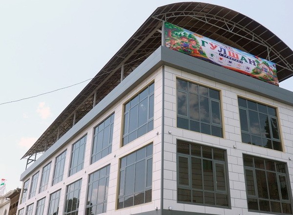 В Айнинском районе открыли школы, детсады и больницу