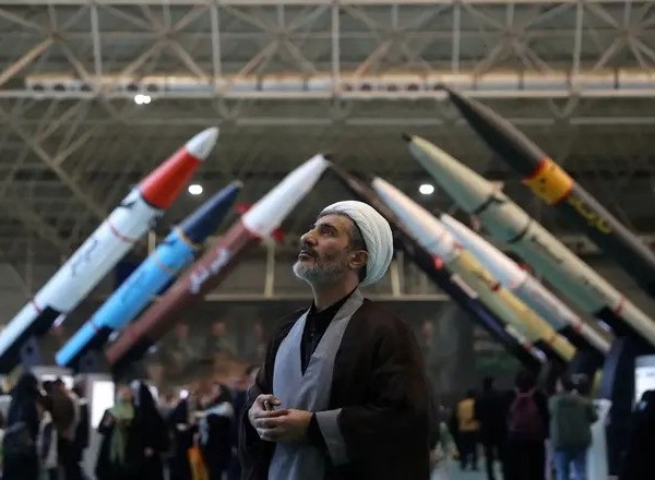 Иран ударил ракетами по военным объектам США 