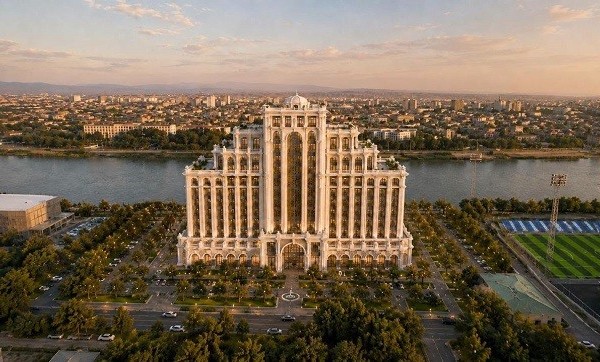 В Худжанде построят гостиницу и современный торговый комплекс на берегу Сырдарьи