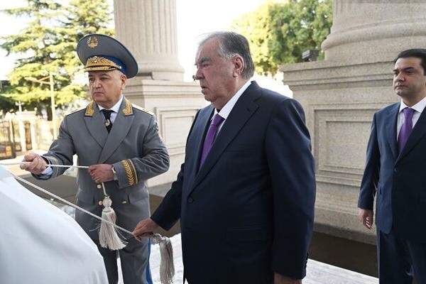 Президенти кишвар бинои нави Вазорати адлияро ифтитоҳ намуданд