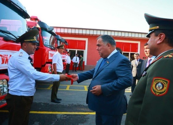 Пожарным Согдийской области передали новую технику