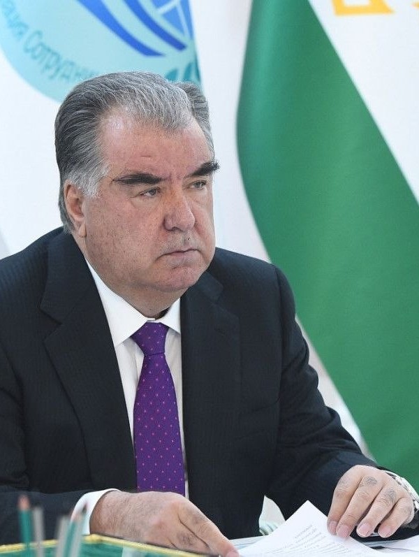 Дастури раиси ҷумҳур ба раиси ноҳияи Дарвоз: ба хонаводаи модари ҷавони кушташуда кумак расонида шавад