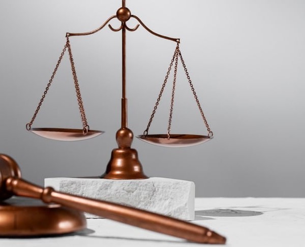 Ду судя аз вазифа озод карда шуданд