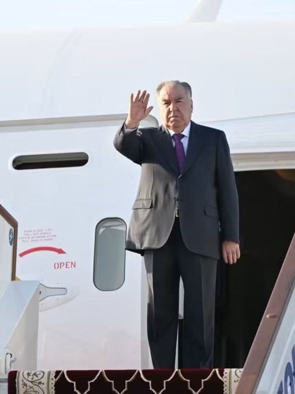 Президенти кишвар бо сафари расмӣ ба Ҷумҳурии Корея рафтанд 