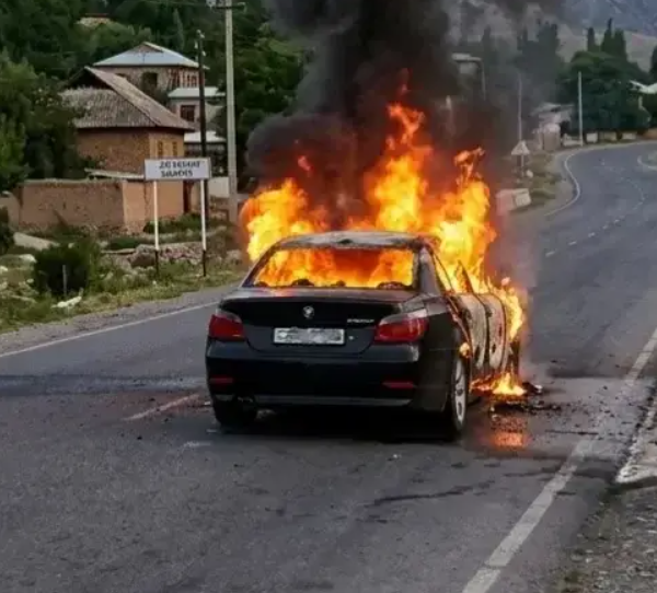 В Вахшском районе парень после ДТП поджег машину, чтобы скрыть аварию 