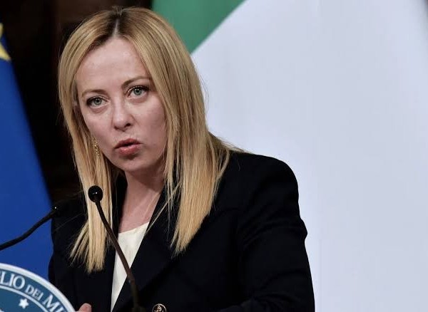 Италия мехоҳад истифоди “бурқаъ” ва “ниқоб” дар мактабҳоро манъ кунад