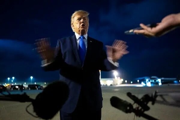 Трамп иддао кард, ки ҳайати амрикоӣ бо ҳайати эронӣ се соат гуфтугӯ кард