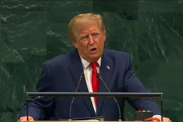Трамп: США могут уничтожить Иран, если переговоры провалятся 