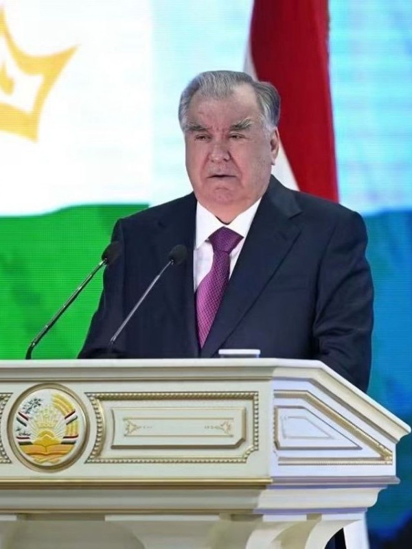 Пешвои миллат бо роҳбарону фаъолони вилояти Суғд мулоқот намуданд 