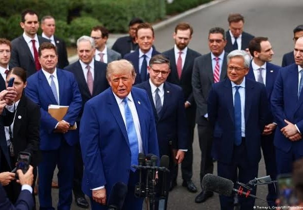 Трамп и главы IT-компаний подписали соглашение о контроле ИИ
