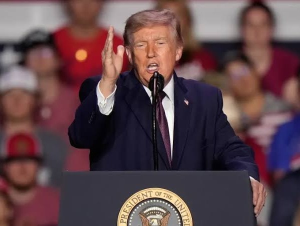 Трамп аз эҳтимоли ҳадафи ҳамла қарор гирифтани шаҳрҳои Амрико аз сӯйи Эрон изҳори нигаронӣ кард