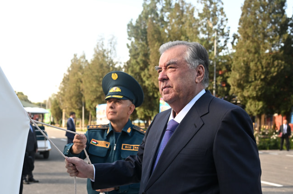 Сафари Президенти кишвар ба Шаҳринав аз боздиди Маркази ҷумҳуриявии таълимию методии Кумитаи ҳолатҳои фавқулода оғоз шуд