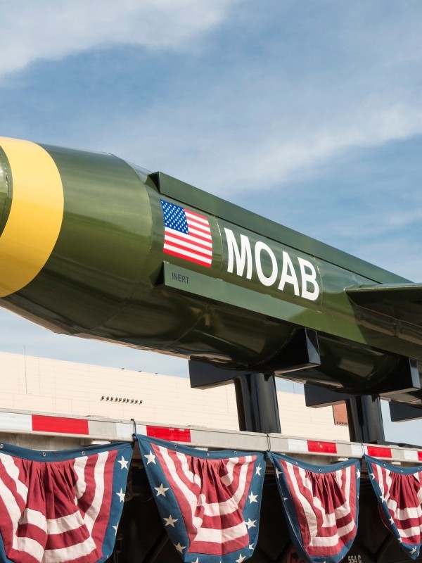 США могут применить «мать всех бомб» по объектам в Иране 