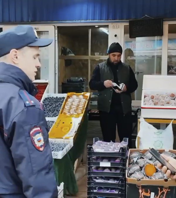 Таджикским мигрантам в Петербурге запретят работать в магазинах, салонах красоты и фитнес-клубах 