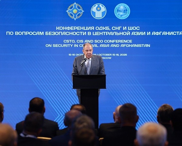 Лавров: “Гурӯҳҳои террористӣ мехоҳанд дар либоси паноҳанда ва сайёҳ ба Осиёи Марказӣ ворид шаванд”